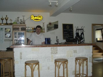 Eingangsbereich mit Theke